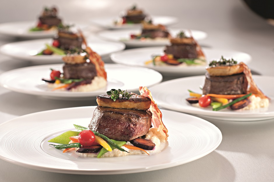 _DSC1227_Reto ab roh klein rosa_Tellergerichte_Fleisch_HighResCMYK_4908