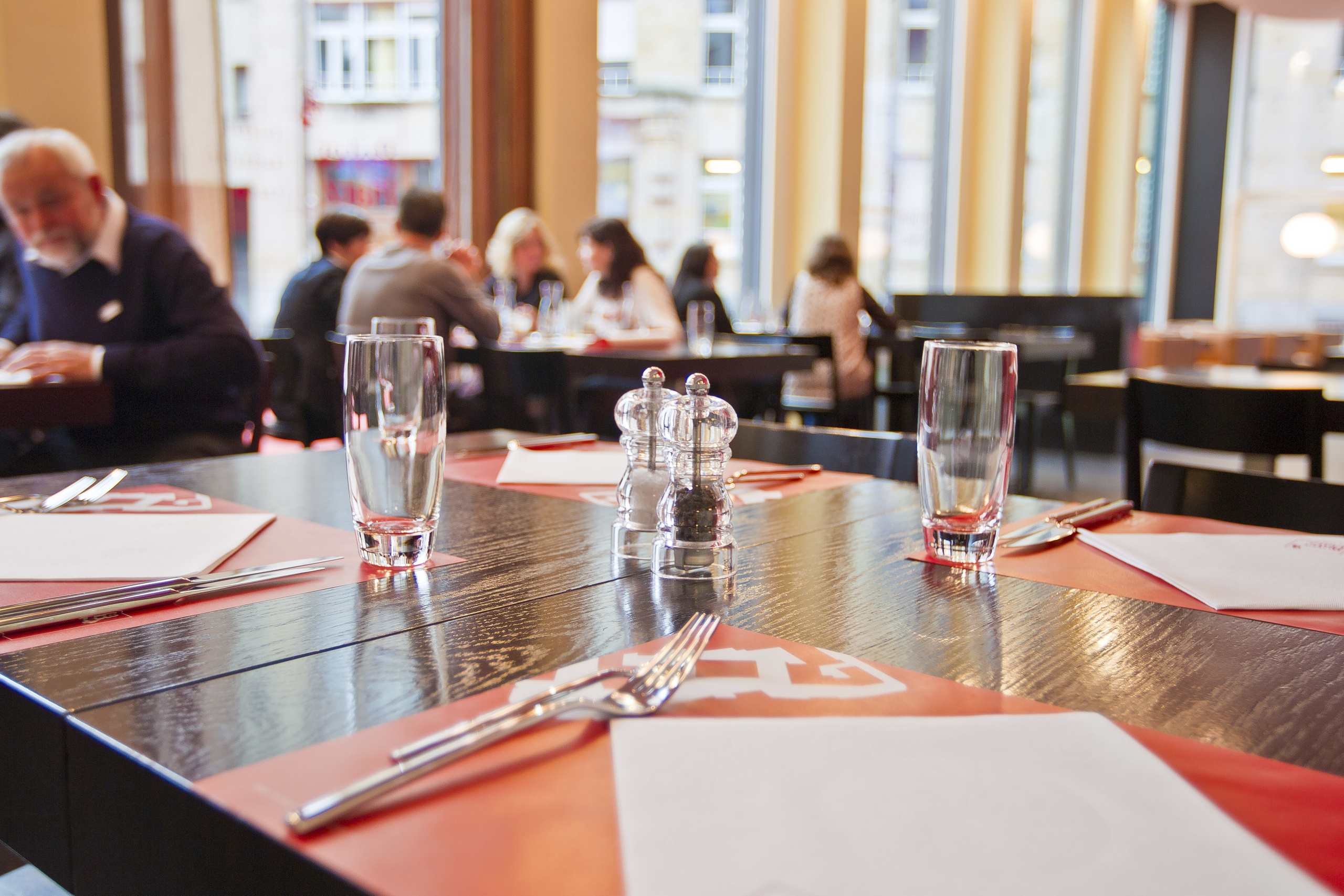 roter_platz_gedeckter_tisch (4)_HighResRGB_3398